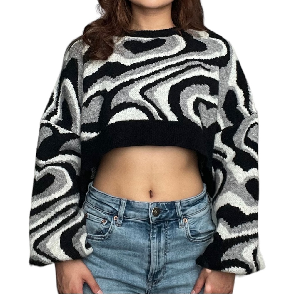 Cropped black and white heart pattern sweater